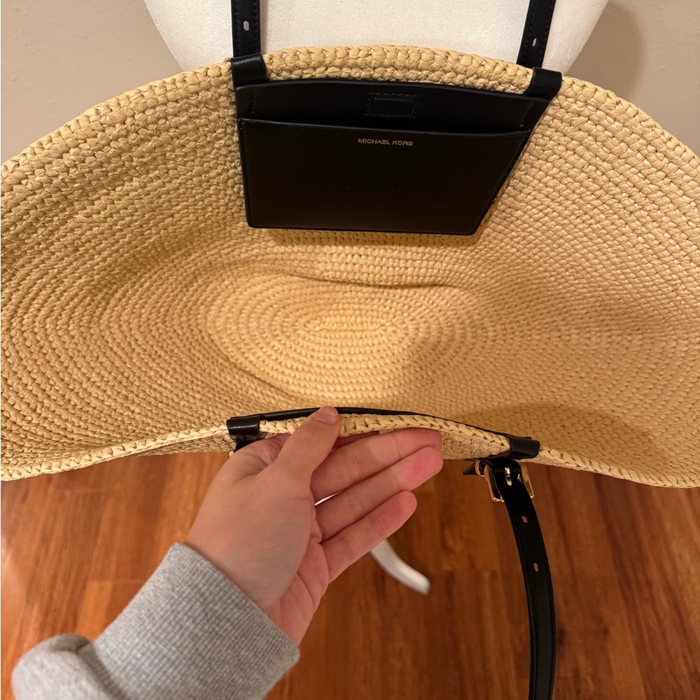 Michael Kors Isa Raffia Tote Large - Picture 8 of 14
